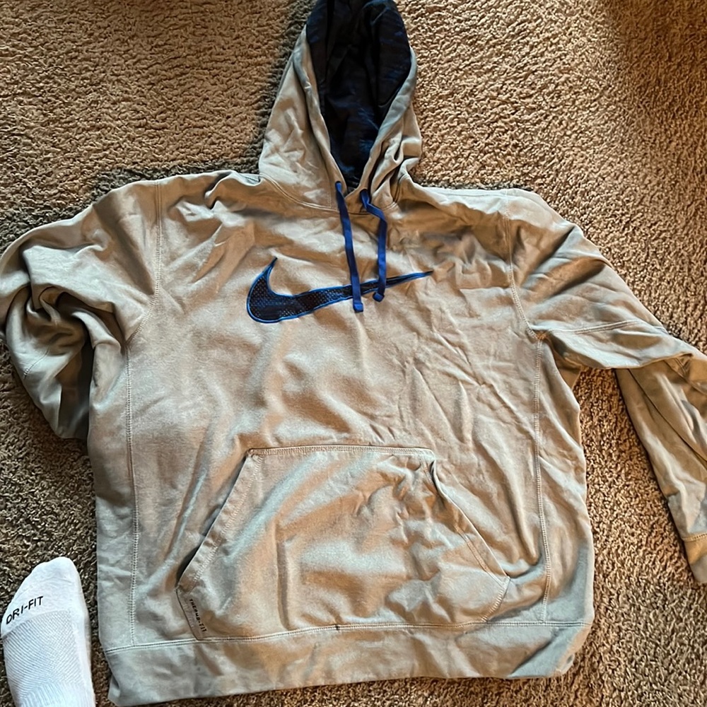 Men’s Nike therma fit hoodie